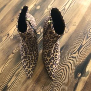 Leopard print Good American heeled ankle boots